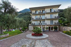 Гостиница Hotel Garnì Orchidea, Мальчезине